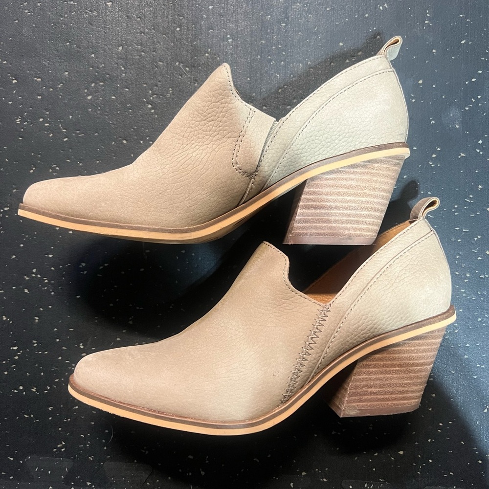 Lucky Brand Tan Heeled Boots